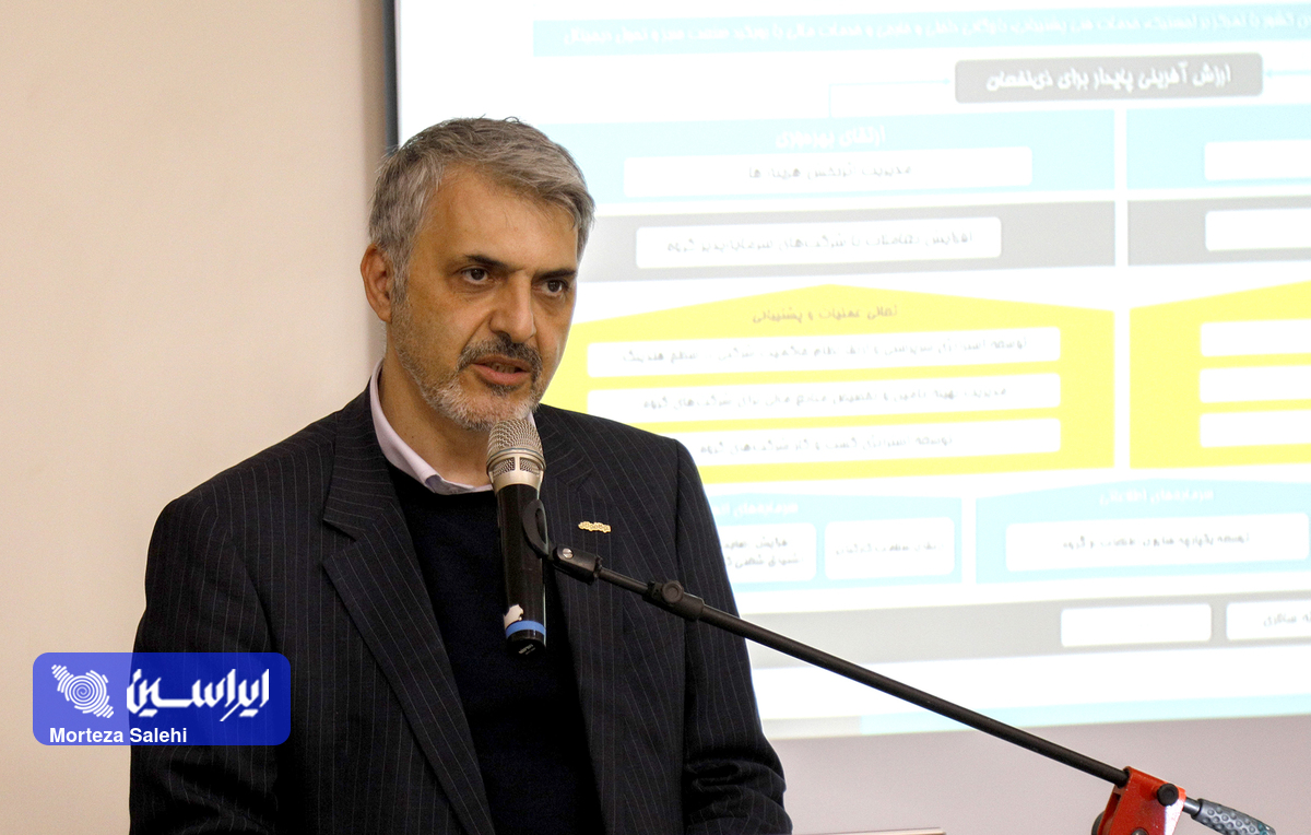 ضرورت تدوین سند راهبردی توسعه در حوزههای تخصصی، هلدینگ ها و شرکت فولاد مبارکه/ رشد و توسعه هوشمندانه و هدفمند در همه شرکت های گروه