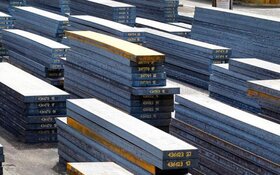 فروش فولاد ایرانی به واسطه عمان برای دور زدن تحریم‌ها