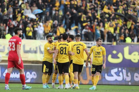 خلاصه بازی سپاهان – فولاد/ صدرنشینی طلایی‌پوشان