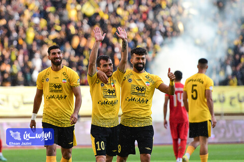 بازی سپاهان - فولاد در ورزشگاه نقش جهان