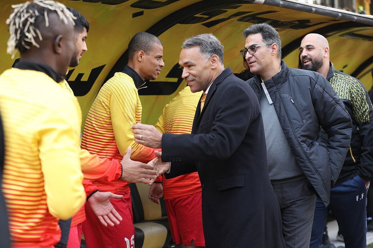 فتاحی: ارقام کذب روح و روان بازیکنان سپاهان را به هم ریخته است/ باور می‌کنید استقلال تخلف نکرده است؟