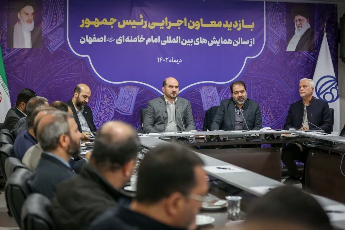 هدف دولت سیزدهم فاصله گرفتن از تمرکزگرایی است