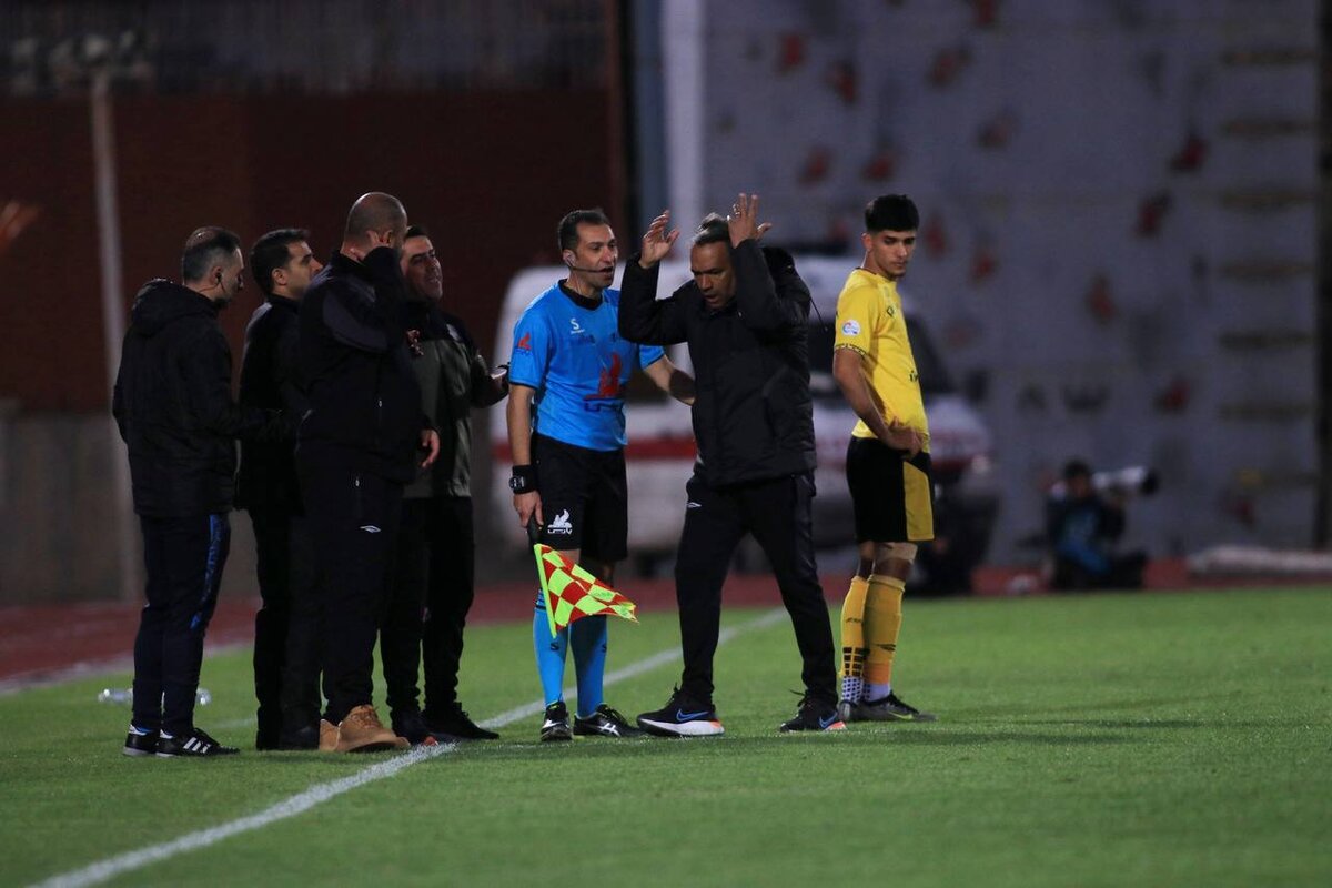 مدیرعامل سپاهان اعلام کرد: ژوزه مورایس میخواهد جدا شود!