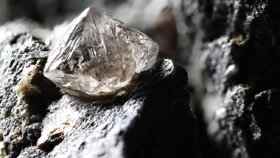 ماده‌ای به سختی الماس توسط دانشمندان ساخته شد