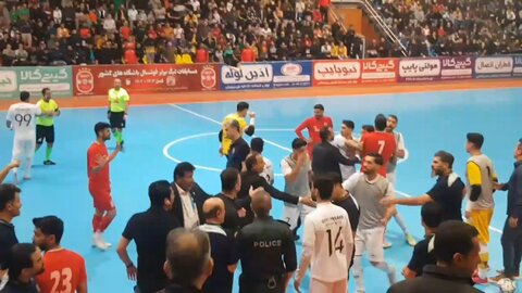 درگیری شدید بین بازیکنان و کادرفنی دو تیم گیتی‌پسند و سن‌ایچ