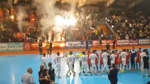 تشویق سپاهان پس از دیدار گیتی‌پسند - سن‌ایچ