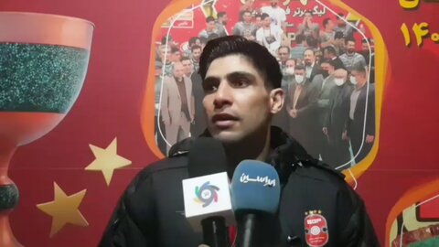 بعد از خطا روی زمین نشسته بودم و همان توپ گل شد/ باورم نمی‌شود چرا داور بازی را نگه نداشت