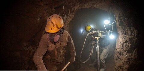 معدنکاری در دمای منفی ۱۰ درجه معدنکاری