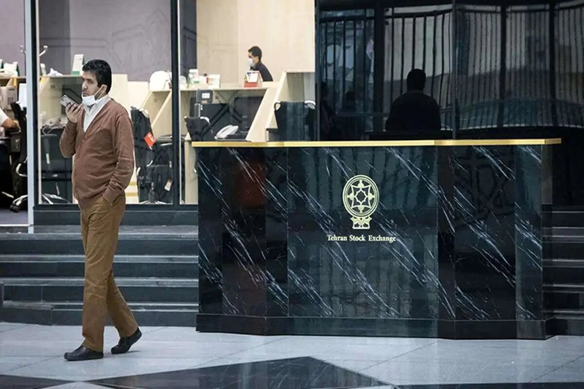 روند ریزشی بورس با کاهش شدید ارزش معاملات خرد