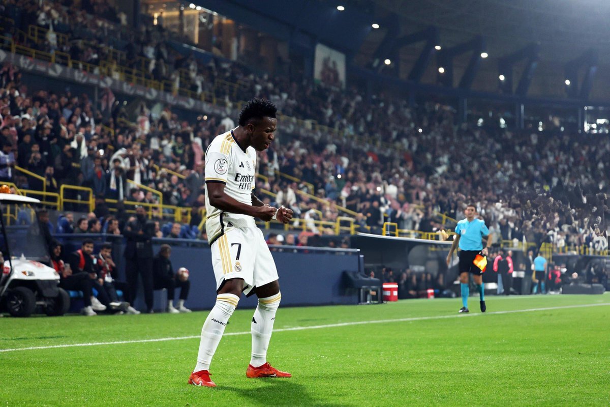 ال‌کلاسیکو را رئال فتح کرد و قهرمانی شماره ۱۳ را جشن گرفت