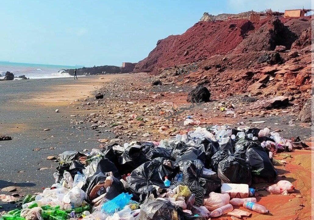 زباله‌ها بلای جان «هرمز» / جزیره رنگ‌ها درگیر رنج است