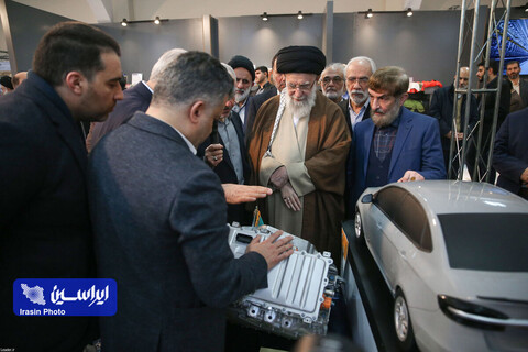 بازدید رهبر انقلاب از نمایشگاه توانمندی‌های تولید داخلی