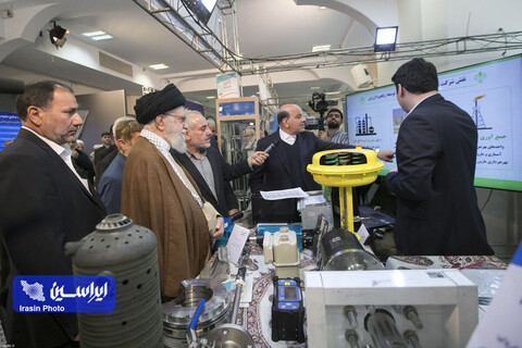 بازدید رهبر انقلاب از نمایشگاه توانمندی‌های تولید داخلی