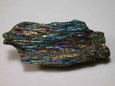 هماتیت رنگین کمانی، سنگ هفت رنگ هماتیت رنگین کمانی