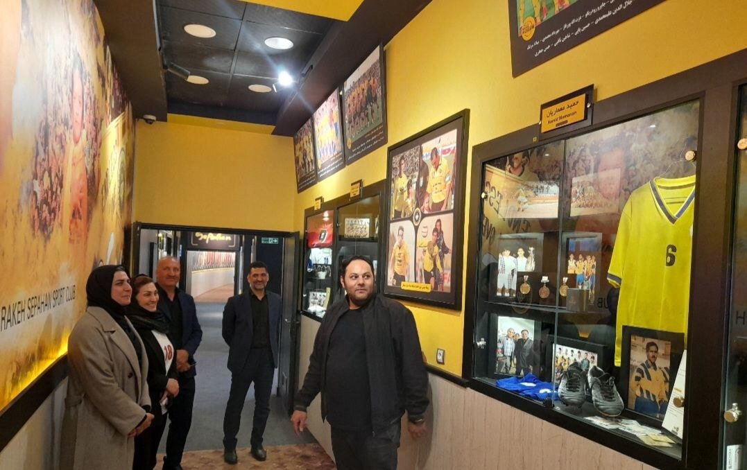 خانواده ملیکا محمدی به نقشجهان آمدند/ یادگاریهای ملیکای ایران در موزه سپاهان