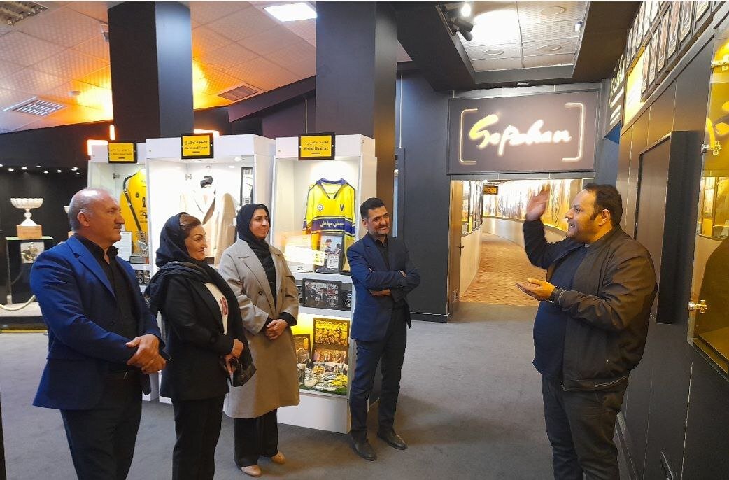 خانواده ملیکا محمدی به نقشجهان آمدند/ یادگاریهای ملیکای ایران در موزه سپاهان