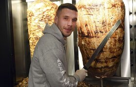 لوکاس پودولسکی؛ از قهرمانی در جام جهانی تا کبابی و بستنی فروشی