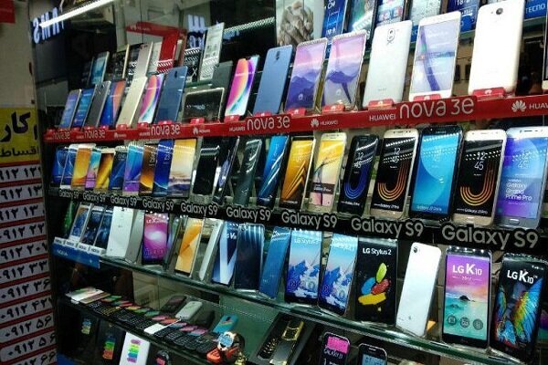 انتظار ۱۵۰ روزه واردکنندگان موبایل برای تخصیص ارز