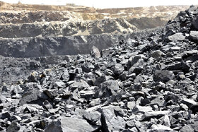 کاهش رشد درآمد تولیدکنندگان داخلی سنگ‌آهن در اوج رکود بازارهای جهانی