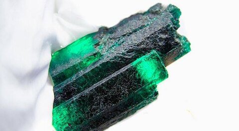 بزرگترین سنگ زمرد جهان را بشناسید سنگ زمرد