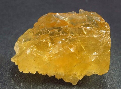 دانبوریت طلایی، سنگی که مشهور نیست دانبوریت طلایی