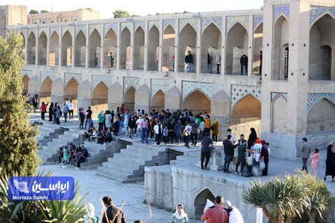 ارائه خدمات مطلوب به گردشگران یک مسئولیت اجتماعی است مسافران نوروزی در اماکن گردشگری اصفهان