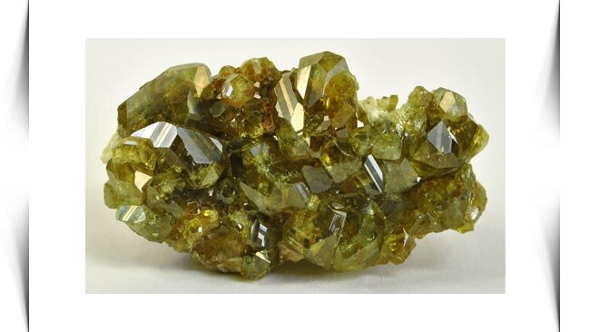  آندرادیت سبز، سنگی کمیاب با قلبی به رنگ طبیعت