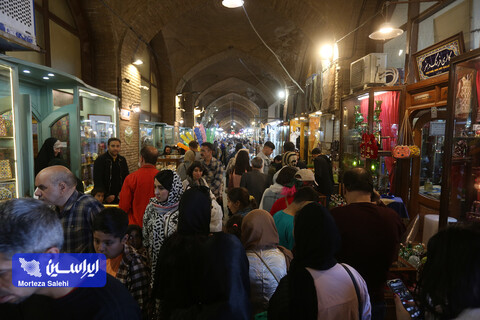 فصل اجاره بها به مغازههای نقش جهان رسید مسافران نوروزی در میدان نقش جهان اصفهان