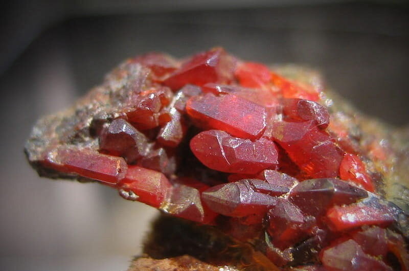 سنگ عقیق سرخ، جواهری آتشین و چشم نواز