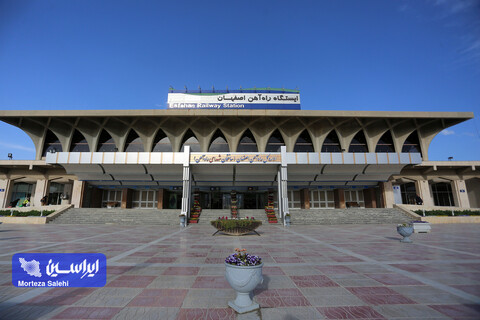 بدرقه مسافران نوروزی اصفهان