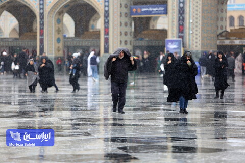 بارش باران در حرم مطهر رضوی