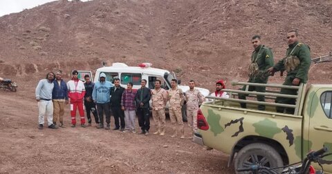پلیس راور سه مهندس مفقود شده معدن را در بیابان نجات داد مهندسین مفقود