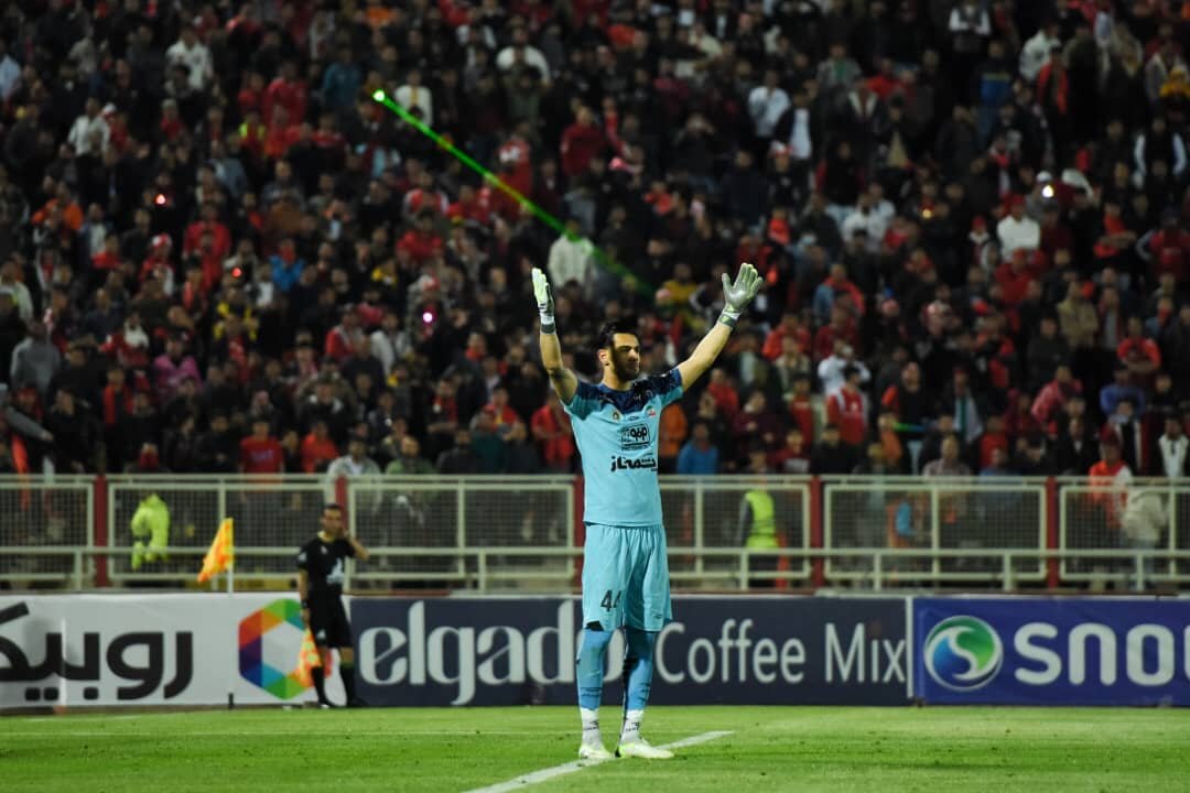 لیزراندازها هم مانع کلینشیت میرزازاد نشدند