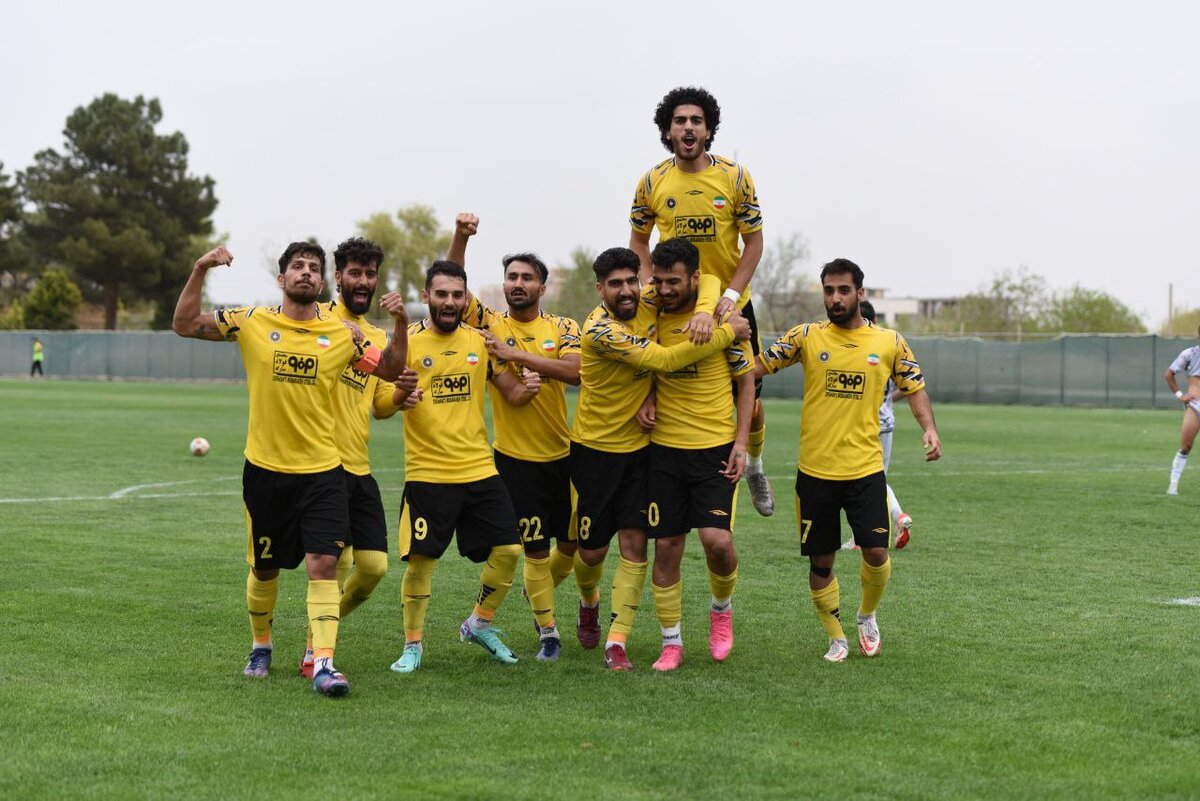 پیروزی صدرنشین برابر نماینده مازندران