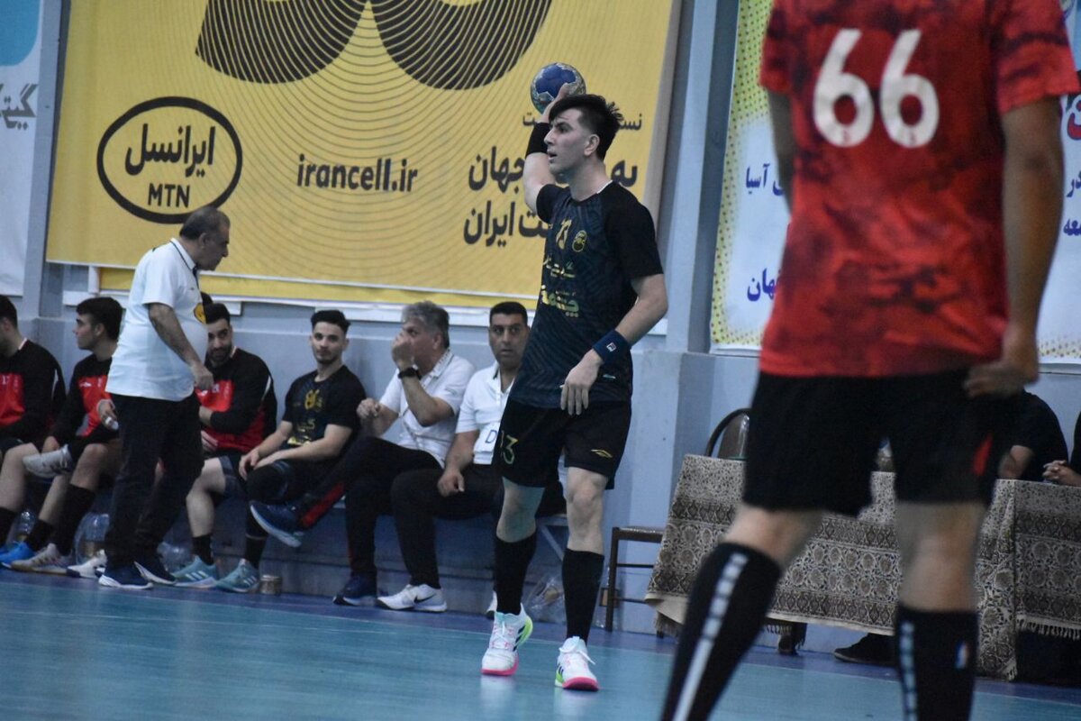 برتری گیتی‌پسند مقابل پرواز