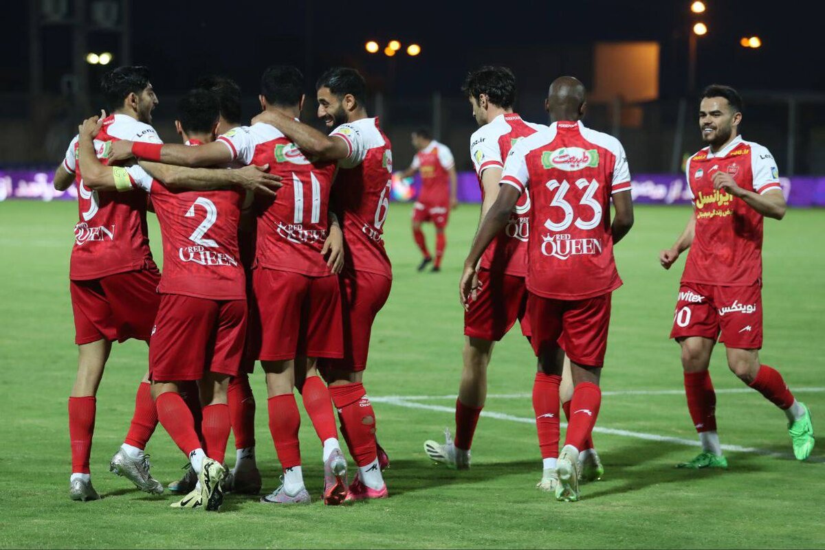 پرسپولیس موقتاً جای استقلال را در صدر گرفت