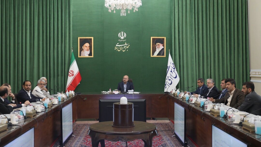 حضور مدیرعامل فولاد مبارکه در نشست مشترک کمیسیون اقتصادی مجلس و جمعی از مدیران عامل هلدینگ‌های سرمایه‌گذاری