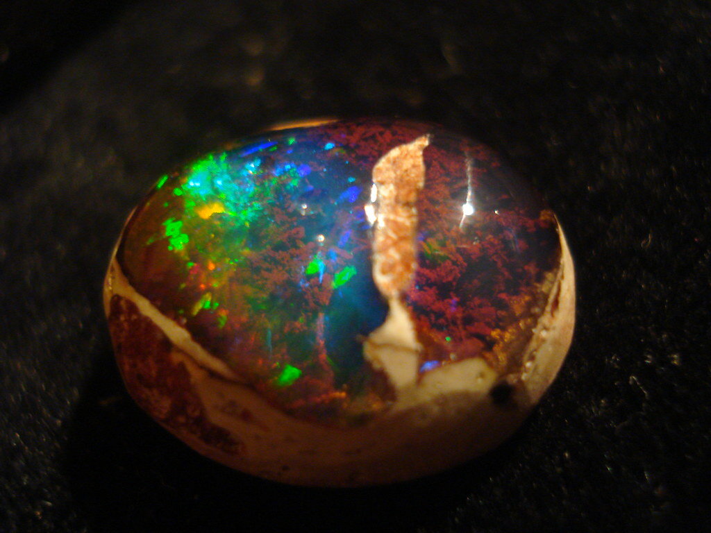 اپال کانترا، کهشکان زندانی در سنگ