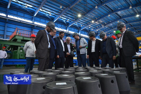 بازدید مدیرعامل شرکت فولاد مبارکه و تعدادی از اعضای هیئت مدیره، معاونین و مدیران این شرکت از کارخانه نوین الکترود اردکان