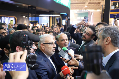 امضا هزار قرارداد با بیش از ۶۷۰ شرکت دانشبنیان به ارزش یک میلیارد دلار اولین روز از بیست و هشتمین نمایشگاه بین امللی نفت گاز،پتروشیمی و پالایش