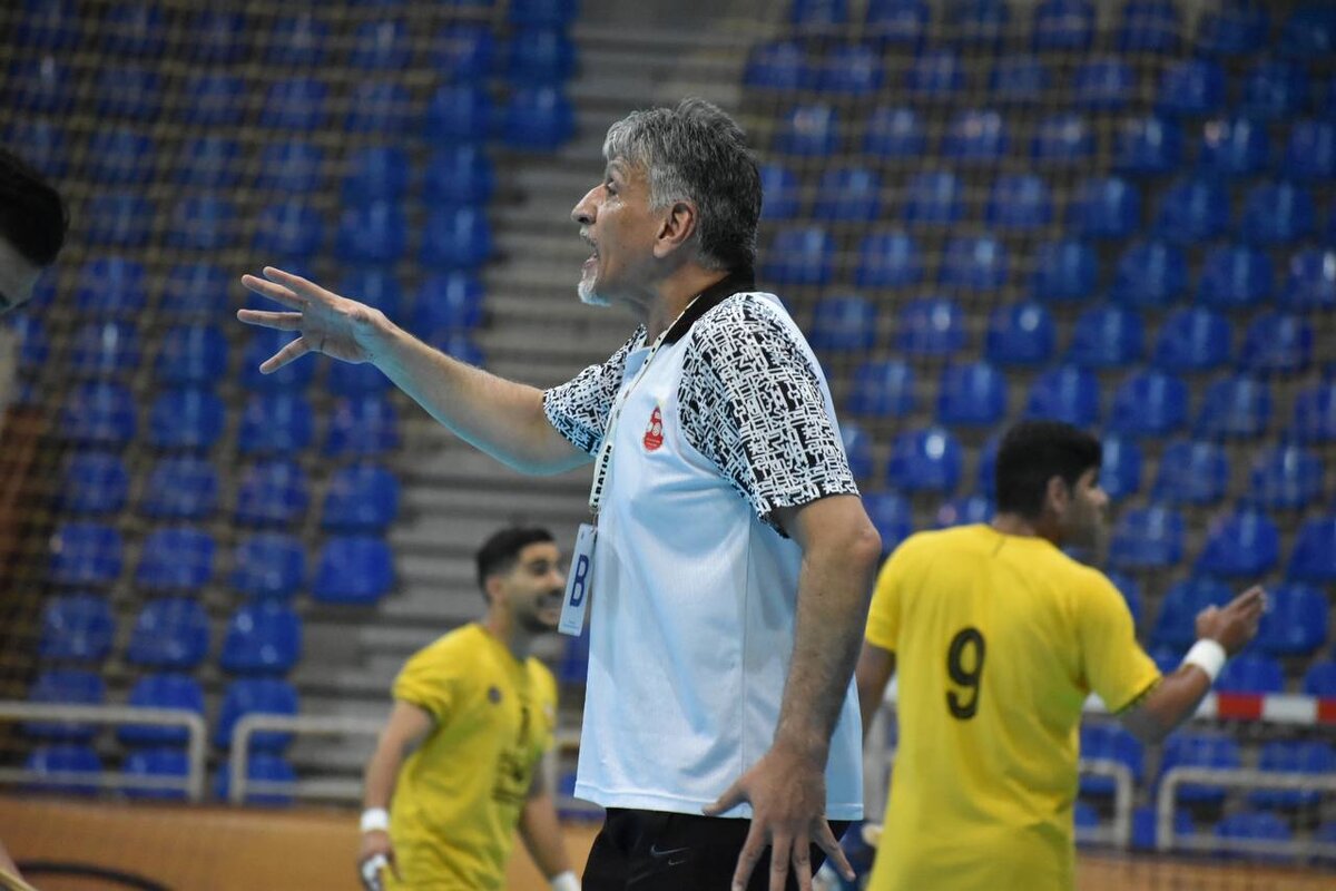 صادقی: نمره خوبی به بازیکنانم می‌دهم/ سپاهانی‌ها در ابتدای بازی به کادر ما دست ندادند