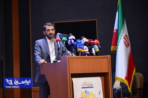 خط شکنی رمز نجات کشور از همه بحرانها است / انتقال آب دریا به اصفهان کمتر از ۲ سال با حمایتهای فولادمبارکه طیب نیا