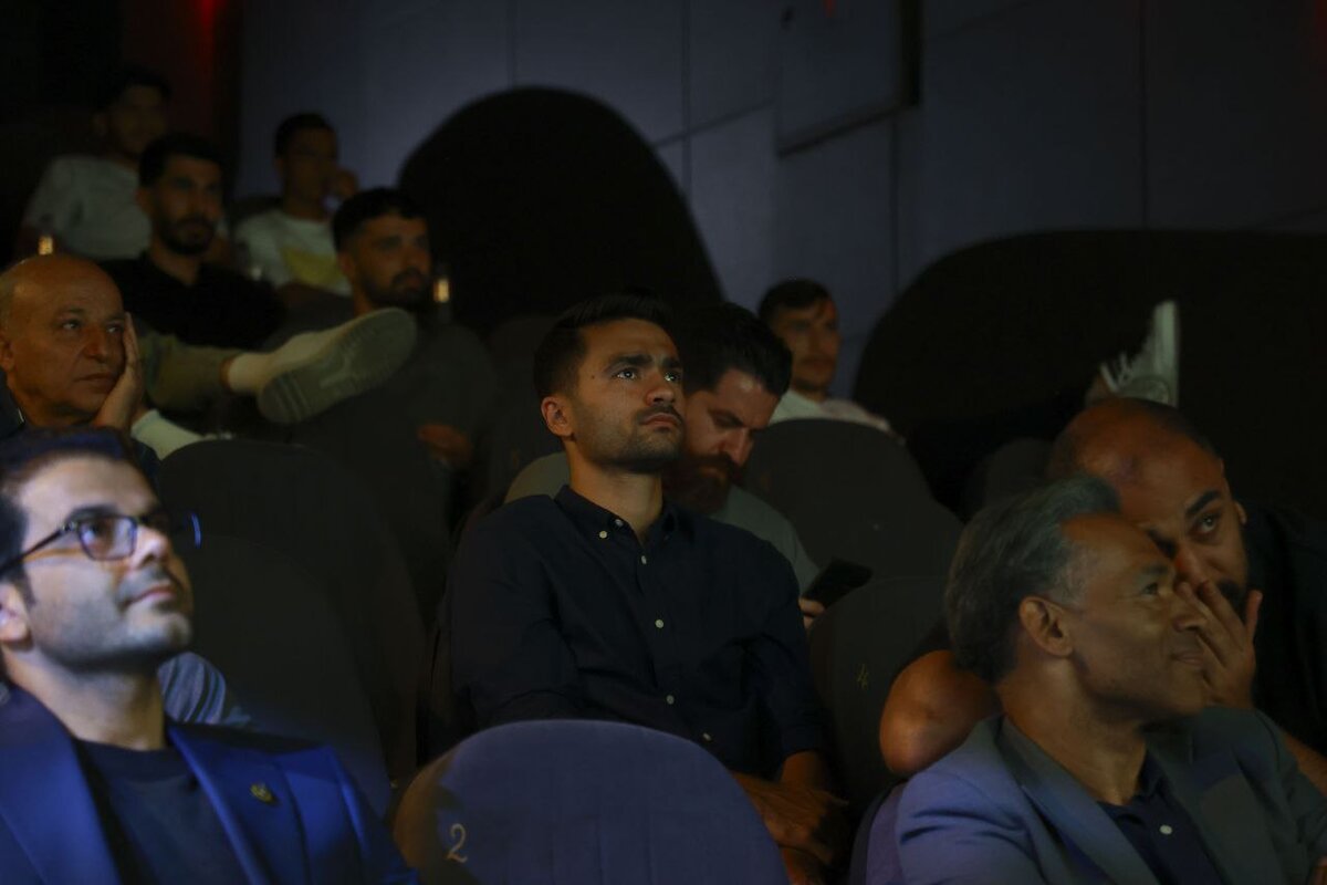 تیم سپاهان به تماشای فیلم پرویزخان نشست
