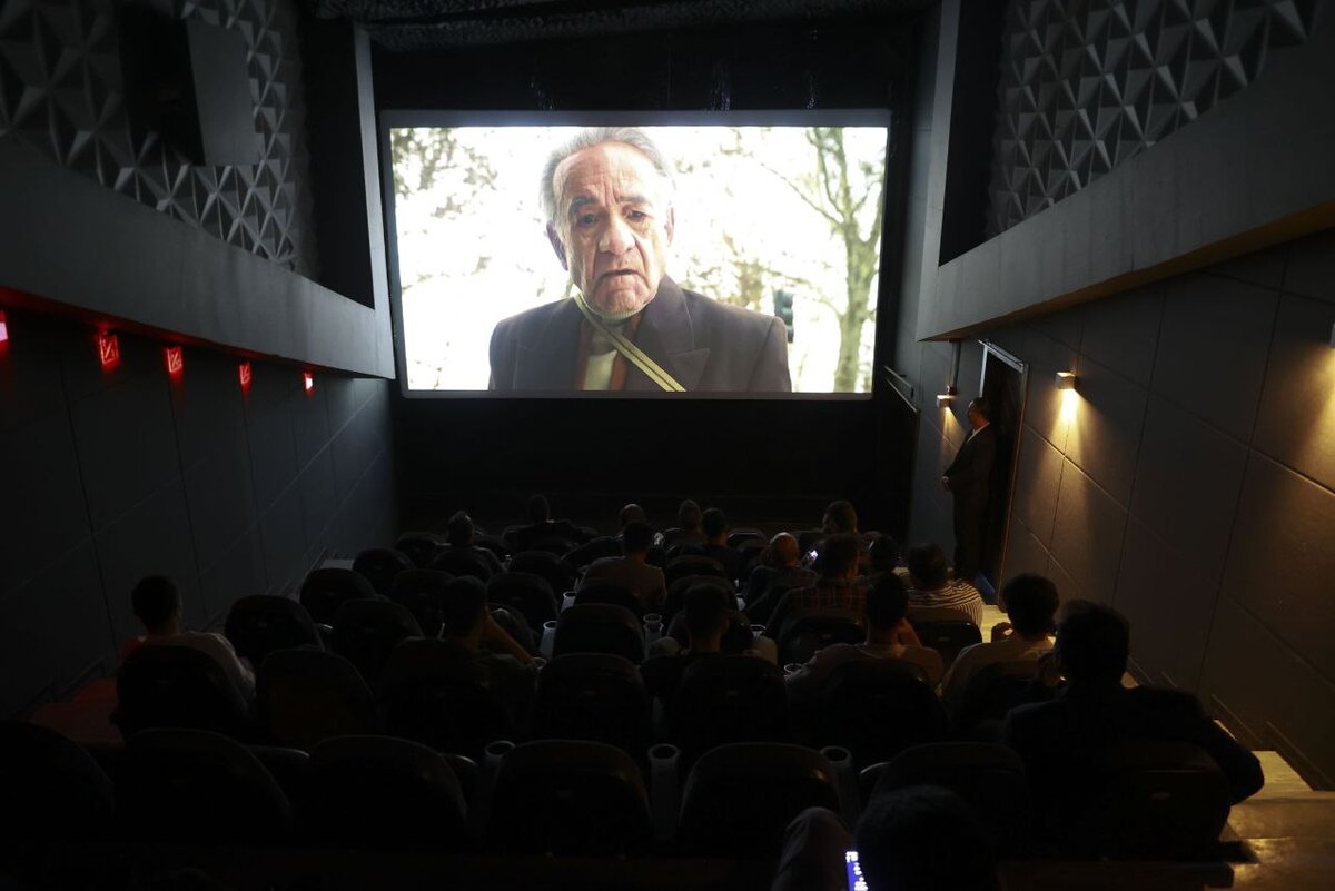 تیم سپاهان به تماشای فیلم پرویزخان نشست