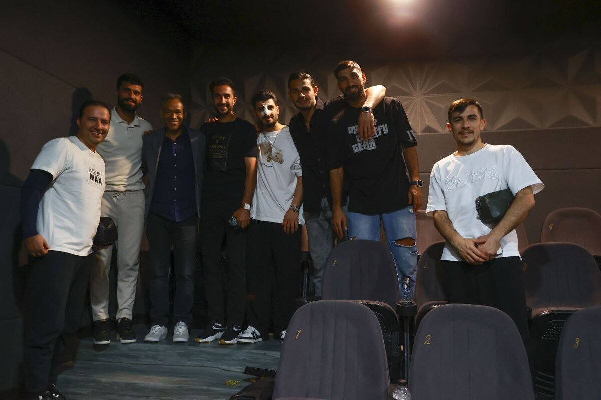 تیم سپاهان به تماشای فیلم پرویزخان نشست