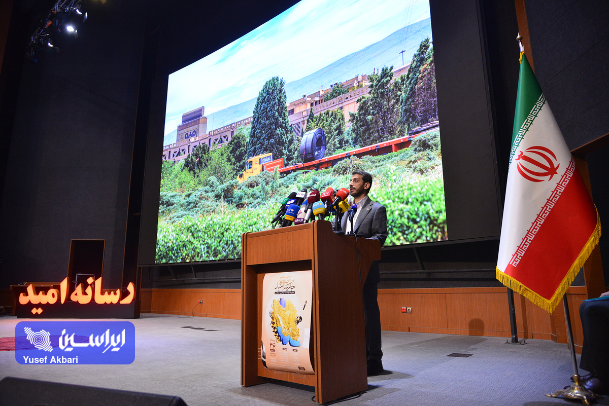 خط شکنی رمز نجات کشور از همه بحرانها است / انتقال آب دریا به اصفهان کمتر از ۲ سال با حمایتهای فولادمبارکه