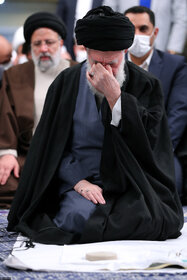 تصاویری از حجتالاسلام والمسلمین شهید سیدابراهیم رئیسی در کنار رهبر انقلاب اسلامی