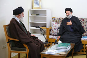 تصاویری از حجتالاسلام والمسلمین شهید سیدابراهیم رئیسی در کنار رهبر انقلاب اسلامی