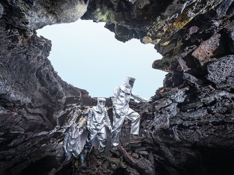غار های گدازه ای ایسلند