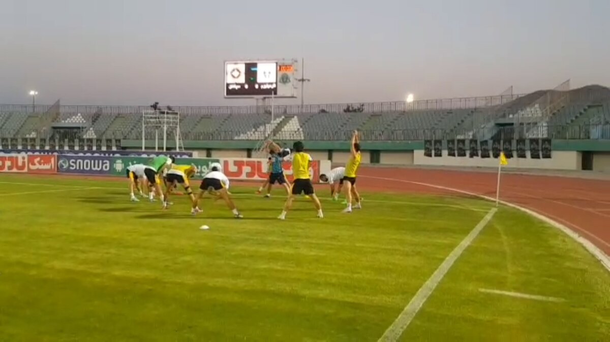 تمرین سپاهانی‌ها در میان تشویق هواداران
